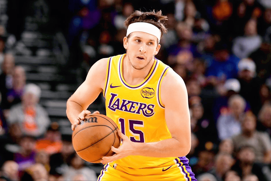 关于赛后社区盾焦点战，圣安东尼奥马刺篮板制胜，球迷炸锅，阵容厚度经受考验的信息